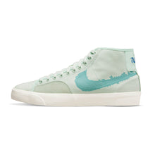 Load image into Gallery viewer, Nike SB "Blazer Court Mid Prm" // Barely Green/Boarder Blue