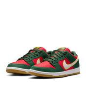 Load image into Gallery viewer, Nike SB "Dunk Low " // Seattle Supersonics
