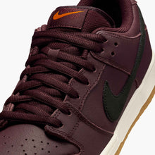 Load image into Gallery viewer, Nike SB "Dunk Low Pro ISO" // Burgundy Crush/Black
