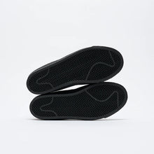 Load image into Gallery viewer, Nike SB "Blazer Mid PRM" // White/Black/White
