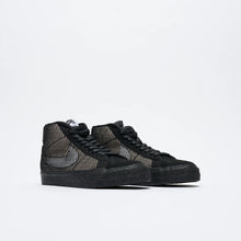 Load image into Gallery viewer, Nike SB "Blazer Mid PRM" // White/Black/White
