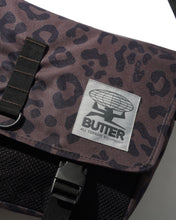 Load image into Gallery viewer, Butter “Commute“ Side Bag // Leopard
