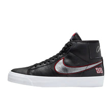 Load image into Gallery viewer, Nike SB "Blazer Mid Pro GT" // Black/Metallic Silver
