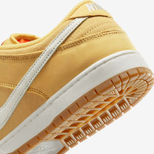 Load image into Gallery viewer, Nike SB "Dunk Low Pro" // Saturn Gold
