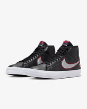 Load image into Gallery viewer, Nike SB "Blazer Mid Pro GT" // Black/Metallic Silver
