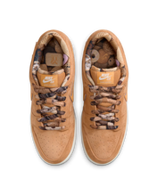 Load image into Gallery viewer, Nike SB "Dunk Low Pro QS" // Note
