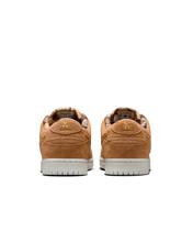 Load image into Gallery viewer, Nike SB "Dunk Low Pro QS" // Note
