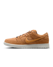 Load image into Gallery viewer, Nike SB "Dunk Low Pro QS" // Note
