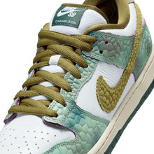 Load image into Gallery viewer, Nike SB "Dunk Low " // Chameleon

