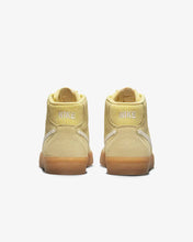 Load image into Gallery viewer, Nike SB "Bruin Hi WMNS" // Wash Lemon
