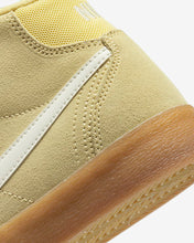 Load image into Gallery viewer, Nike SB "Bruin Hi WMNS" // Wash Lemon
