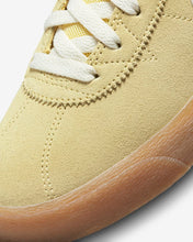 Load image into Gallery viewer, Nike SB "Bruin Hi WMNS" // Wash Lemon
