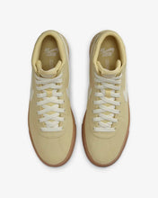 Load image into Gallery viewer, Nike SB "Bruin Hi WMNS" // Wash Lemon

