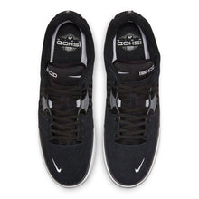 Load image into Gallery viewer, Nike SB "Ishod" // Black/White
